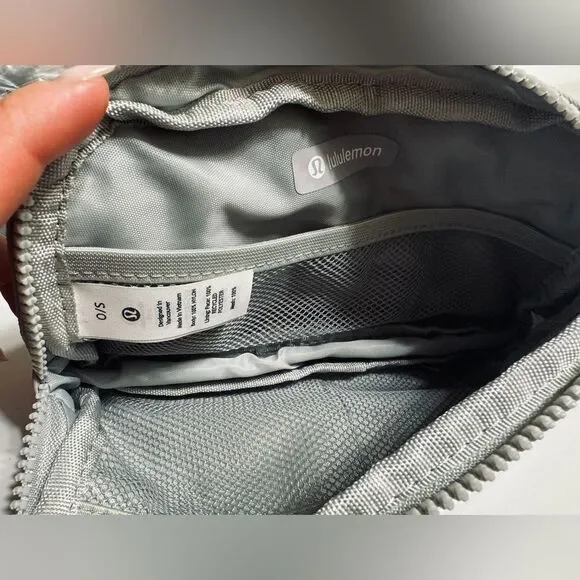 NWT Lululemon Everywhere Belt Bag Silver Drop Extended Strap Cute Hands Free - Picture 7 of 8
